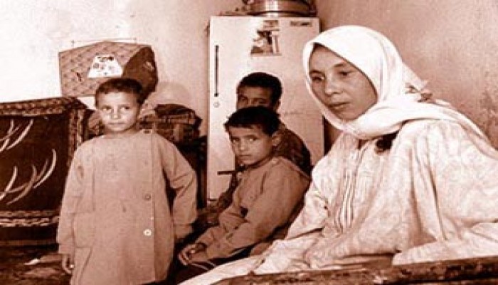 وفاة الزوج.. ابتلاء الزوجة في القيام بدورين