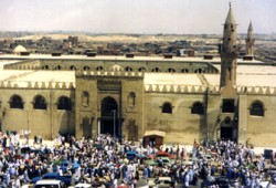 جامع عمرو بن العاص يبحث عن مجده القديم