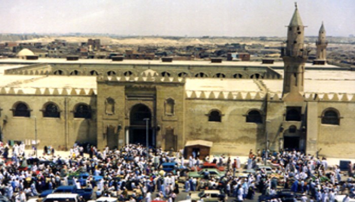 جامع عمرو بن العاص يبحث عن مجده القديم