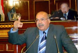 وزير الزراعة السابق يكشف ألغام الحكومة في زراعة القمح