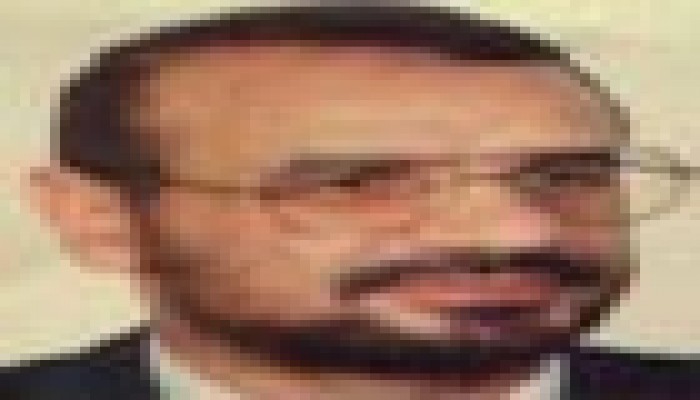 نائبا الإخوان بحلوان يكرمان العمال في عيدهم