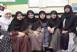ابنة عمتي مراهقة وتحب الرجال.. كيف أعالجها؟!