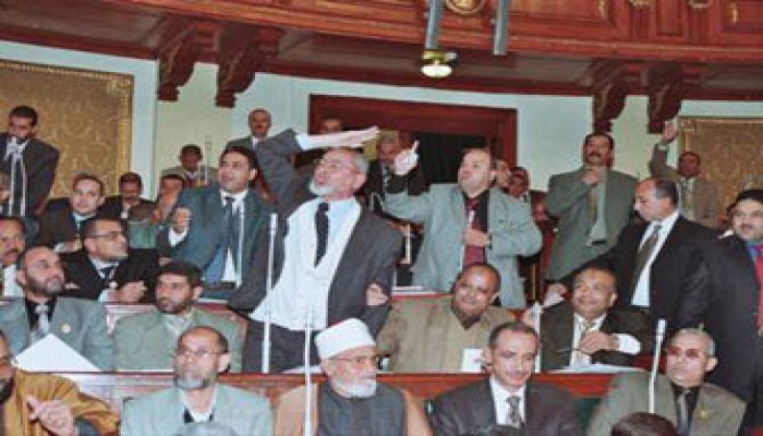 112 نائبًا يرفضون طلب نظيف بمد حالة الطوارئ والعمل به