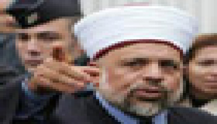 قاضي قضاة فلسطين يدين تدنيس الجنود الصهاينة للمصحف الشريف