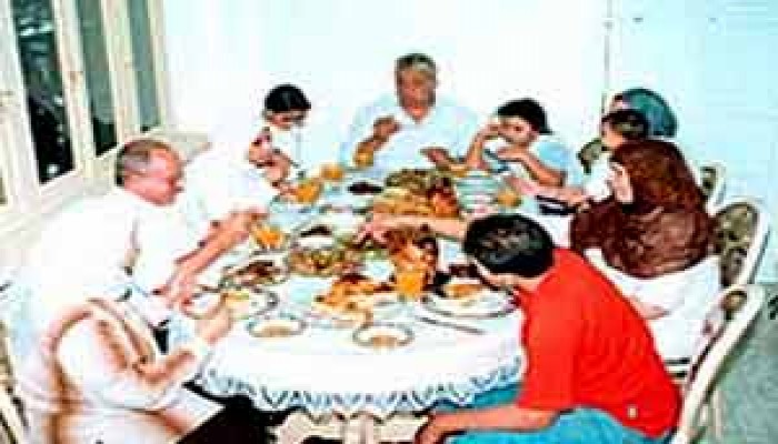 د. وفاء أبو حطب تحذِّر من مؤامرة تمزيق الأسرة المسلمة