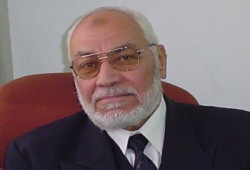 عاكف يهنئ البابا شنودة وشخصيات قبطية بـ"عيد القيامة"
