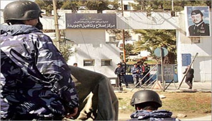 الأردن: مقتل سجين إسلامي وجرح 13 من رجال الأمن