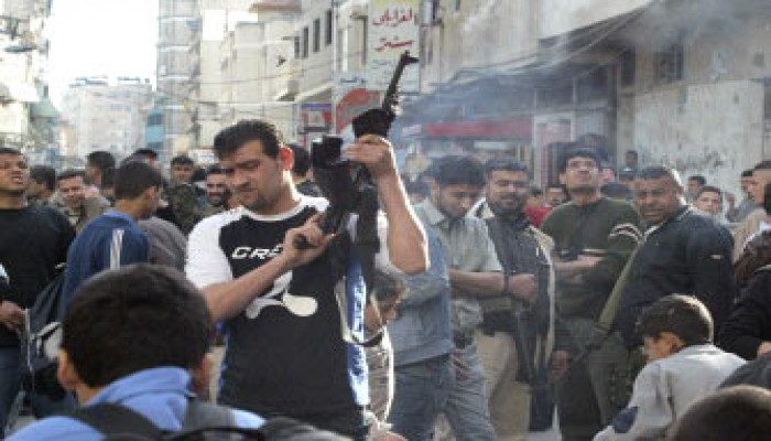 مسلحون من "الأقصى" ينسحبون من مقر الحكومة الفلسطينية بعد اقتحامه