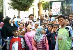 نواب الإخوان بالإسكندرية يشاركون الأيتام يومهم