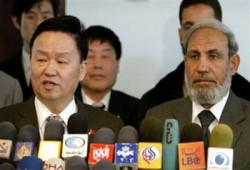 الزهار يزور الصين وقصف صهيوني قرب مقر عباس بغزة