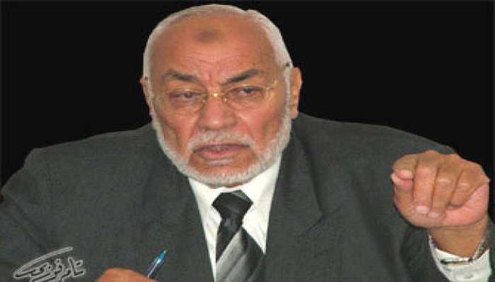 عاكف: غياب التعددية السياسية والحزبية وراء أزمة (الوفد)