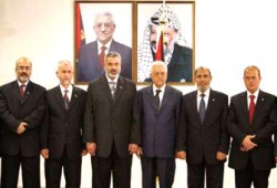 حكومة حماس تؤدي القسم وواشنطن تحظر الاتصالات