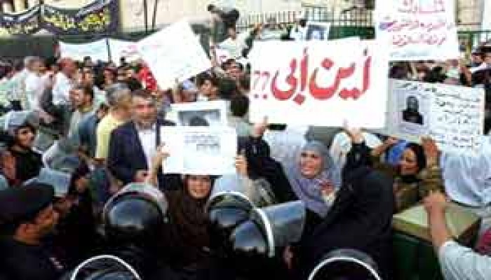 حملة توقيعات واسعة بمصر لإنهاء ملف المعتقلين والطوارئ