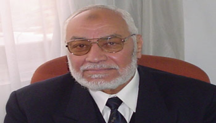 عاكف يرحب بالإفراج عن معتقلي الإخوان في ليبيا