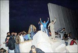 الجيش الشعبي يغلق الميدان الرئيسي برفح الفلسطينية