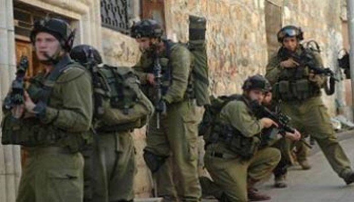 العدو يشن حملة اعتقالاتٍ واسعةٍ في صفوفِ الفلسطينيين