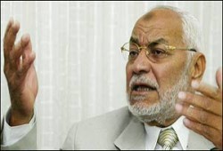 عاكف يدعو الغرب إلى احترام عقيدة المسلمين ومقدساتهم