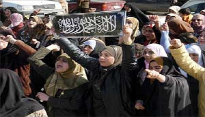 تواصل الغضب الإسلامي بسبب الصور وتراجع غربي