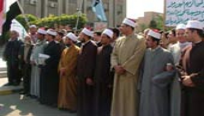 مشايخ الأزهر ينفون تباطؤهم عن نصرة النبي محمد