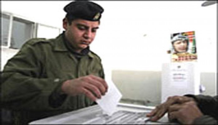 السلطة تعتقل رجال الأمن الذين صوَّتوا لحماس