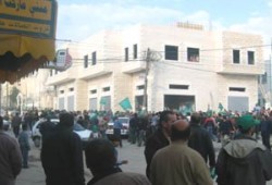 أعمال شغب بالخليلِ وحماس ترفض الابتزاز الأمريكي