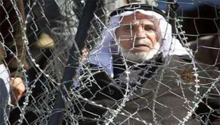 الفلسطينيون على معبر (رفح) يستصرخون العالم لإنهاء معاناتهم!!