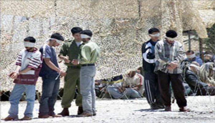 منع المعتقلين الفلسطينيين من أداء الصلاة