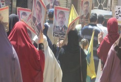 مسيرة يتقدمها أهالي الشهداء والمعتقلين بالشرقية تنديدًا بجرائم الانقلاب