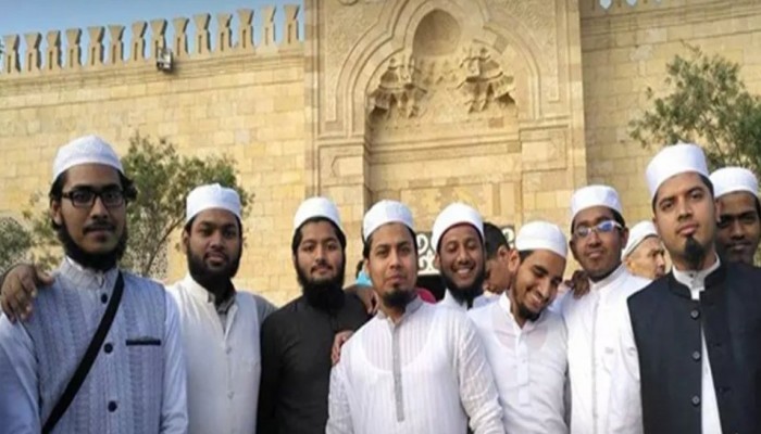 مجاملة وقحة.. "العسكر" يبيع الطلبة الإيجور لـ"الصين"