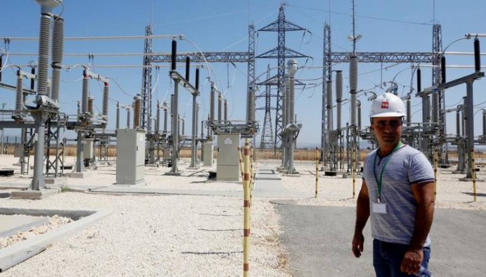 الاحتلال يهدد بقطع الكهرباء على مناطق بالضفة