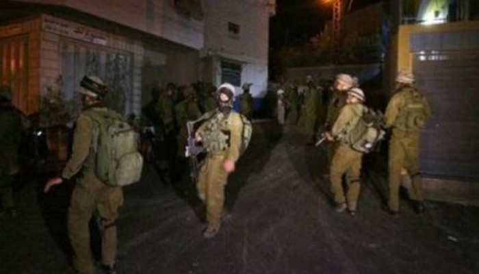 اعتقال اثنين وإصابة 46 في حملات دهم بالضفة والقدس