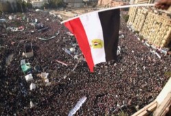 تحية إلى الثوار في الميادين والمعتقلين في الزنازين.. وثورتنا مستمرة