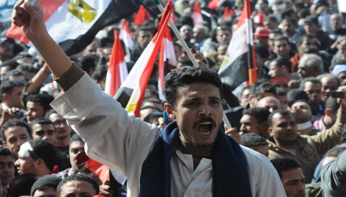 المصريون "إيد واحدة".. ميدان التحرير يتهيأ لإسقاط الخائن