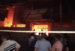 متظاهرون عراقيون يحرقون مكاتب أحزاب سياسية جنوب البلاد