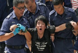 جارديان: ثلث المعتقلين في احتجاجات هونج كونج من الأطفال