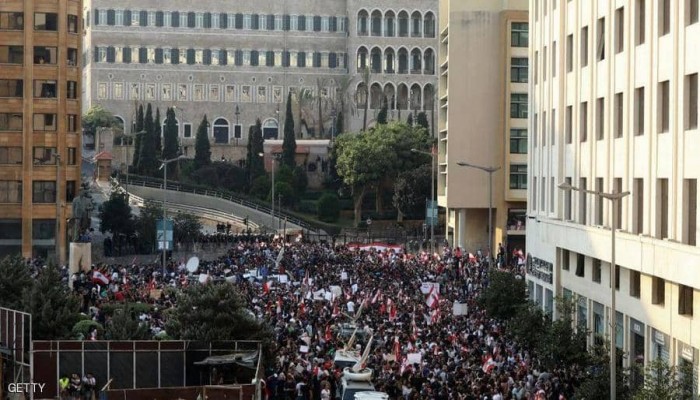 مظاهرات لبنان تدخل يومها الرابع.. والآلاف يتوافدون على بيروت