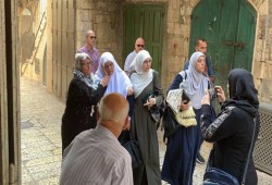 تجدد اقتحام الأقصى واعتقال العشرات وحملات لمقاطعة الحسابات الصهيونية