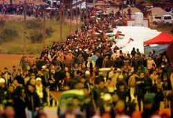 شهيد وعشرات المصابين بغارات على غزة في جمعة "يسقط وعد بلفور"