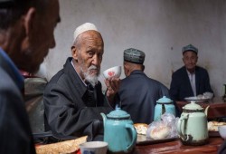 توثيق نحو 500 معسكر وسجن في الصين لاحتجاز مسلمي الإيجور