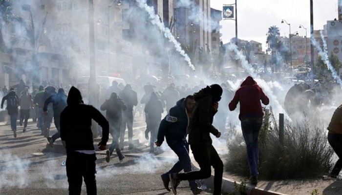 فلسطين.. اقتحام الأقصى واعتقال شخصين وإصابات في مواجهة مع الاحتلال