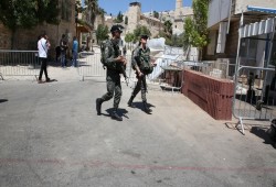 إجراءات أمنية مشددة في محيط المسجد الإبراهيمي والاحتلال يمنع الأذان