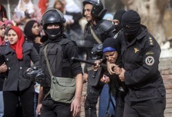 "نساء ضد الانقلاب" ترصد أبرز انتهاكات الانقلاب ضد المرأة خلال 2019