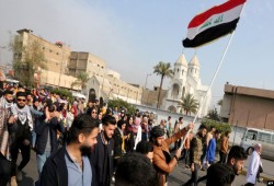 العراق.. إصابة 30 متظاهرا وإطلاق نار وحالات اختناق  في ذي قار بالناصرية