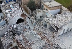 ميليشيات بشار تقصف وتدمر قرية بليون بريف إدلب وتقتل 11 مدنيا