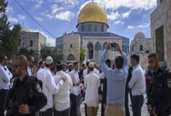 اقتحام المسجد الأقصى واعتقال 12 فلسطينيا وشهيد جديد بفلسطين