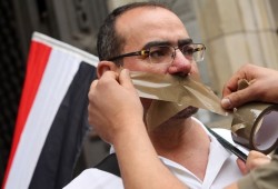"مرصد حرية الإعلام": تعتيم إعلامي وملاحقة صحفيين وحجب مواقع في مارس