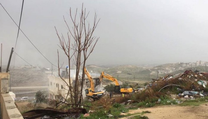 فلسطين المحتلة.. هدم منازل واعتقال شاب وطفل وتضييق على المارة