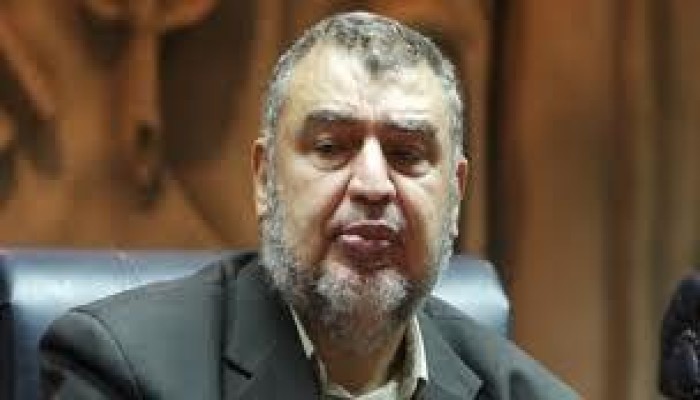 محاكمتهم أو إطلاق سراحهم