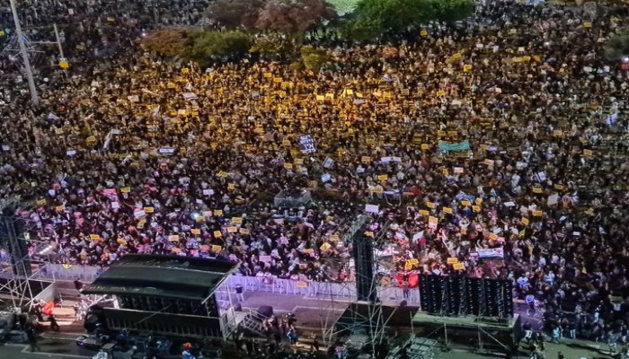 فساد نتنياهو.. آلاف يطالبونه بالتنحي ومحكمة صهيونية تتعاطف مع فشله