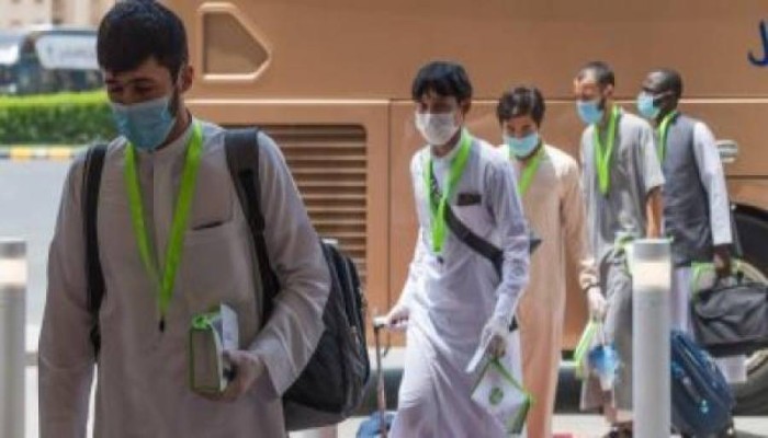 بأعداد محدودة.. ضيوف الرحمن يبدؤون التوافد لأداء مناسك الحج